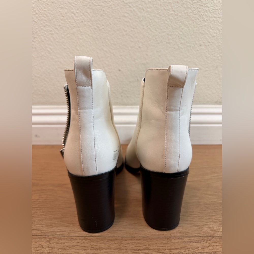 Katy Perry White Ankle Boots Silver Metal Toe Western Booties Size 8 - Picture 4 of 9